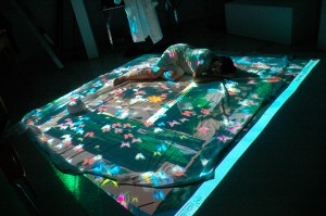 Upside Down World – a hybrid reality performance by Liz Solo, photos by JUSTIN HALL